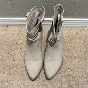 Time and Tru Light Tan Ankle Boots size 9